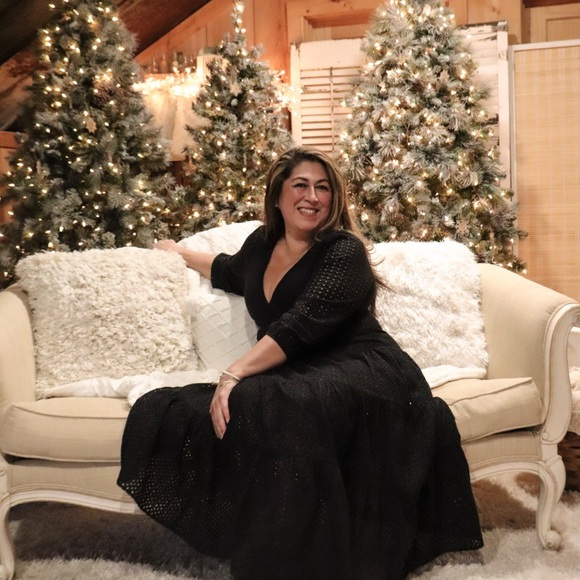 Dresses - Picture 1 of 6